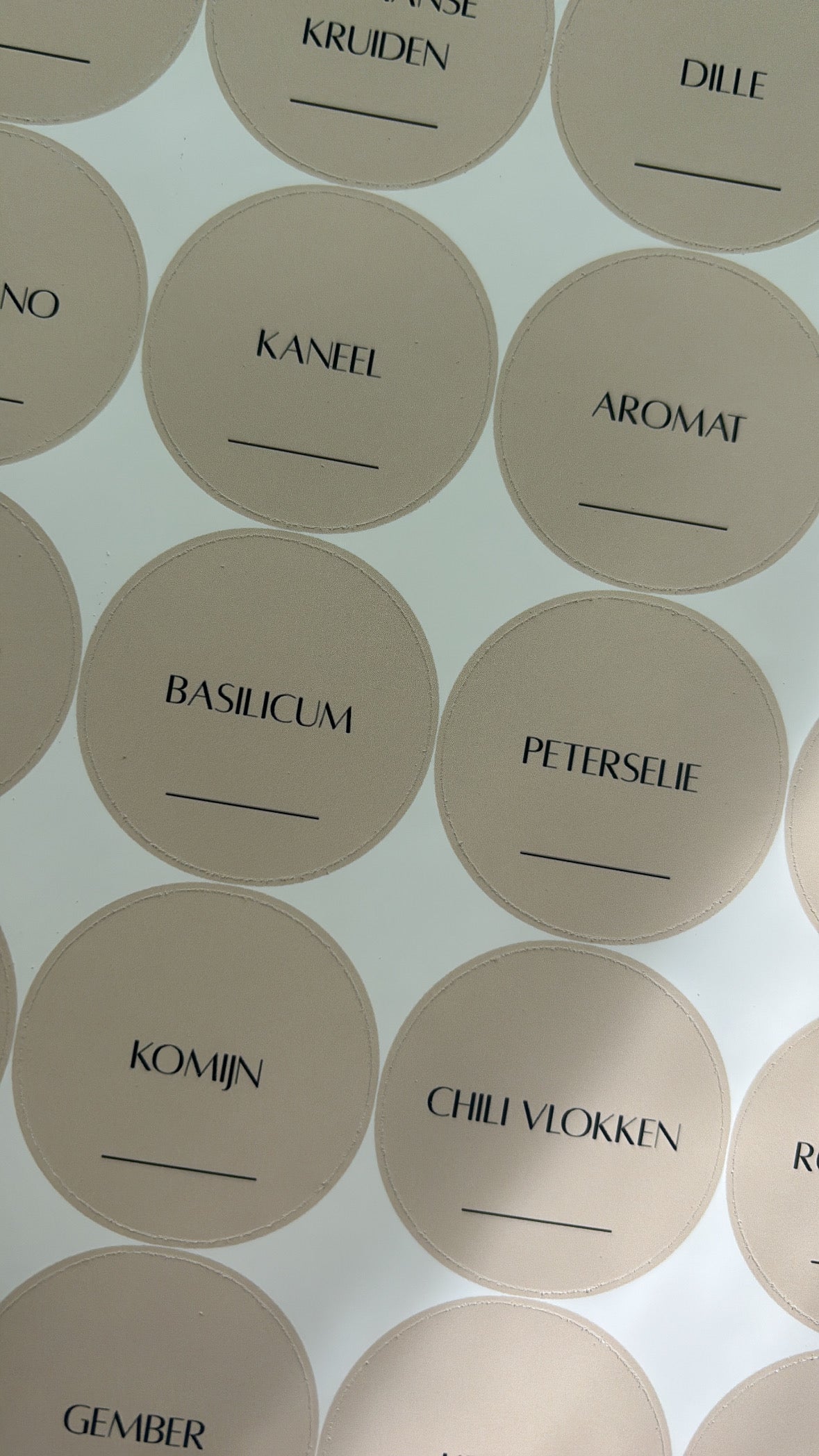 Kruidenlabels rond Alta| beige