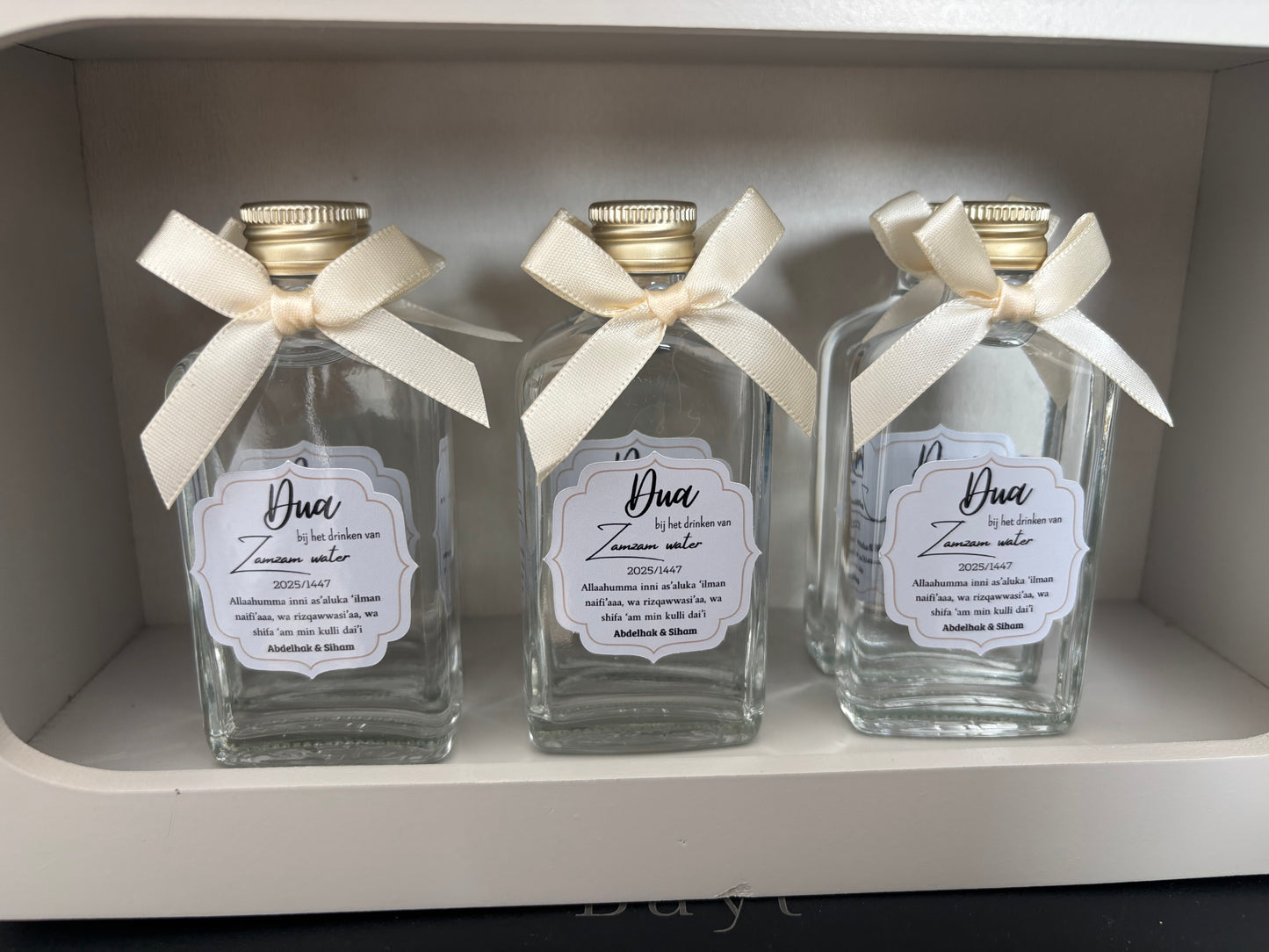 Dua bij het drinken van zamzam| zamzam flesje