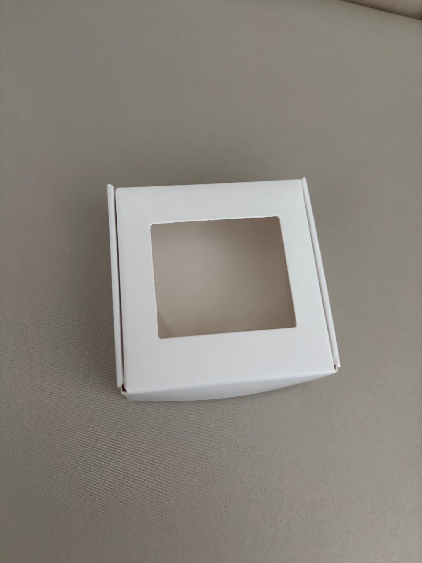 Wit cadeaudoosje met venster