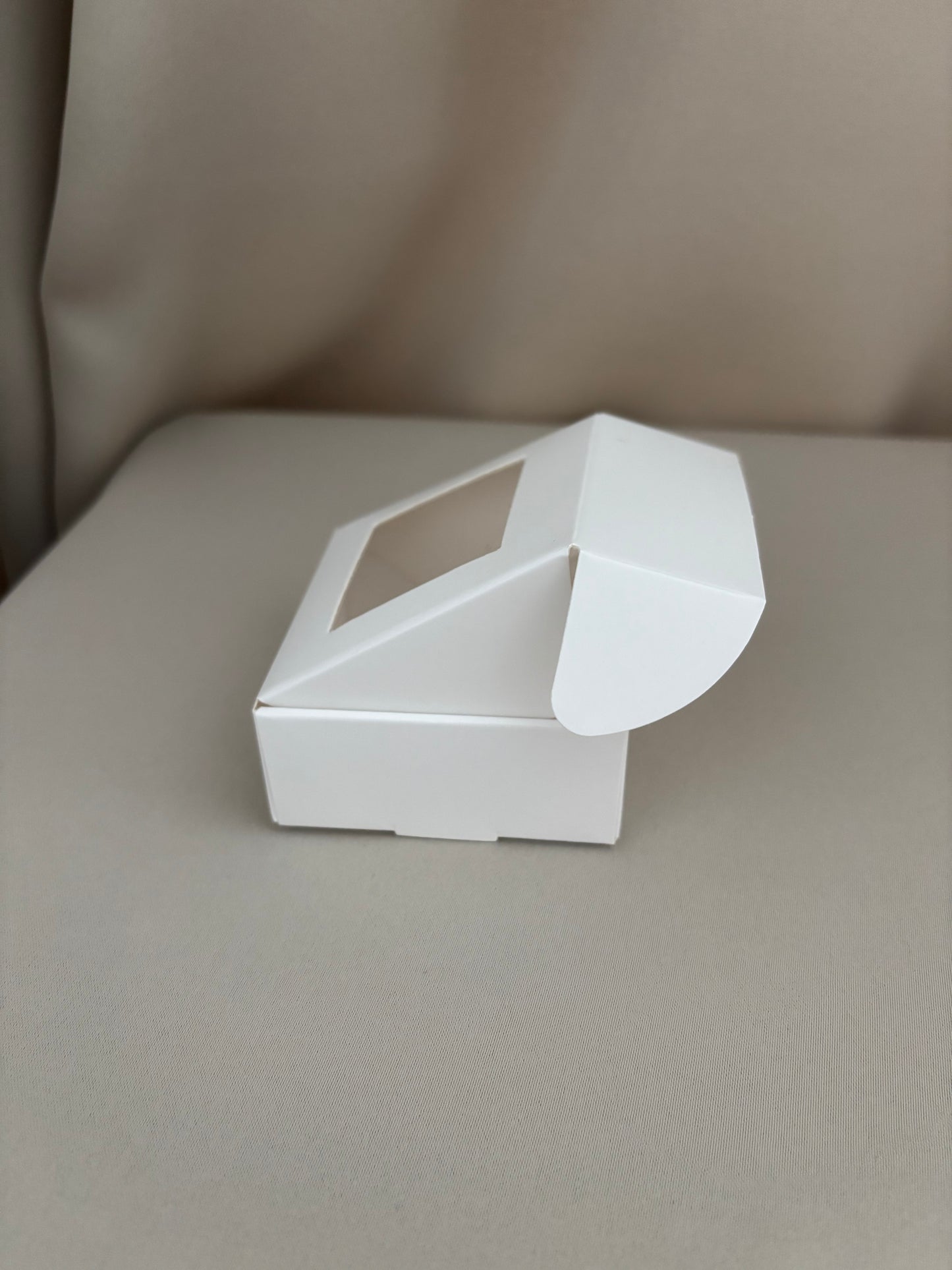 Wit cadeaudoosje met venster