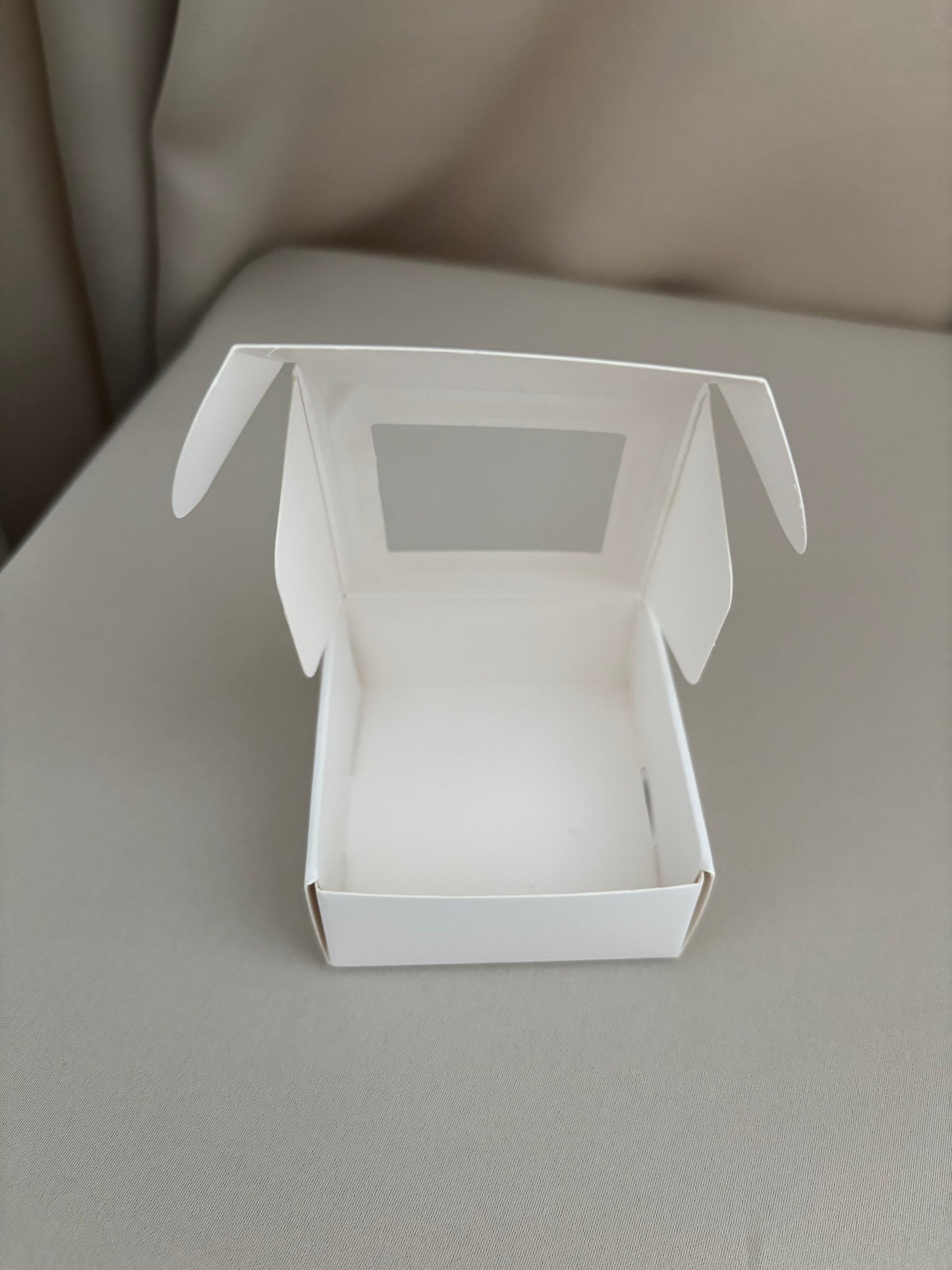 Wit cadeaudoosje met venster