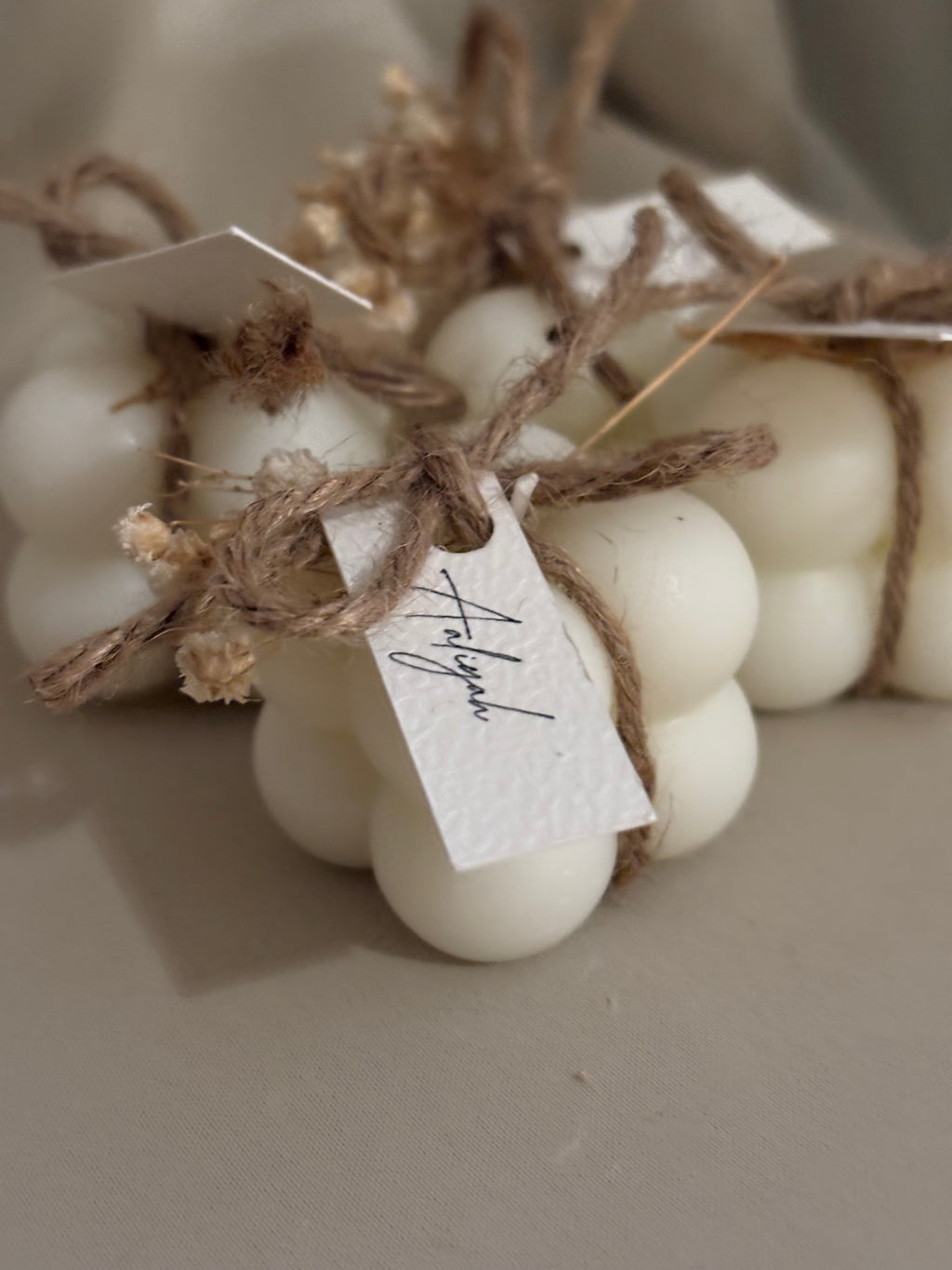 Bubble kaars| touw en naamkaartje