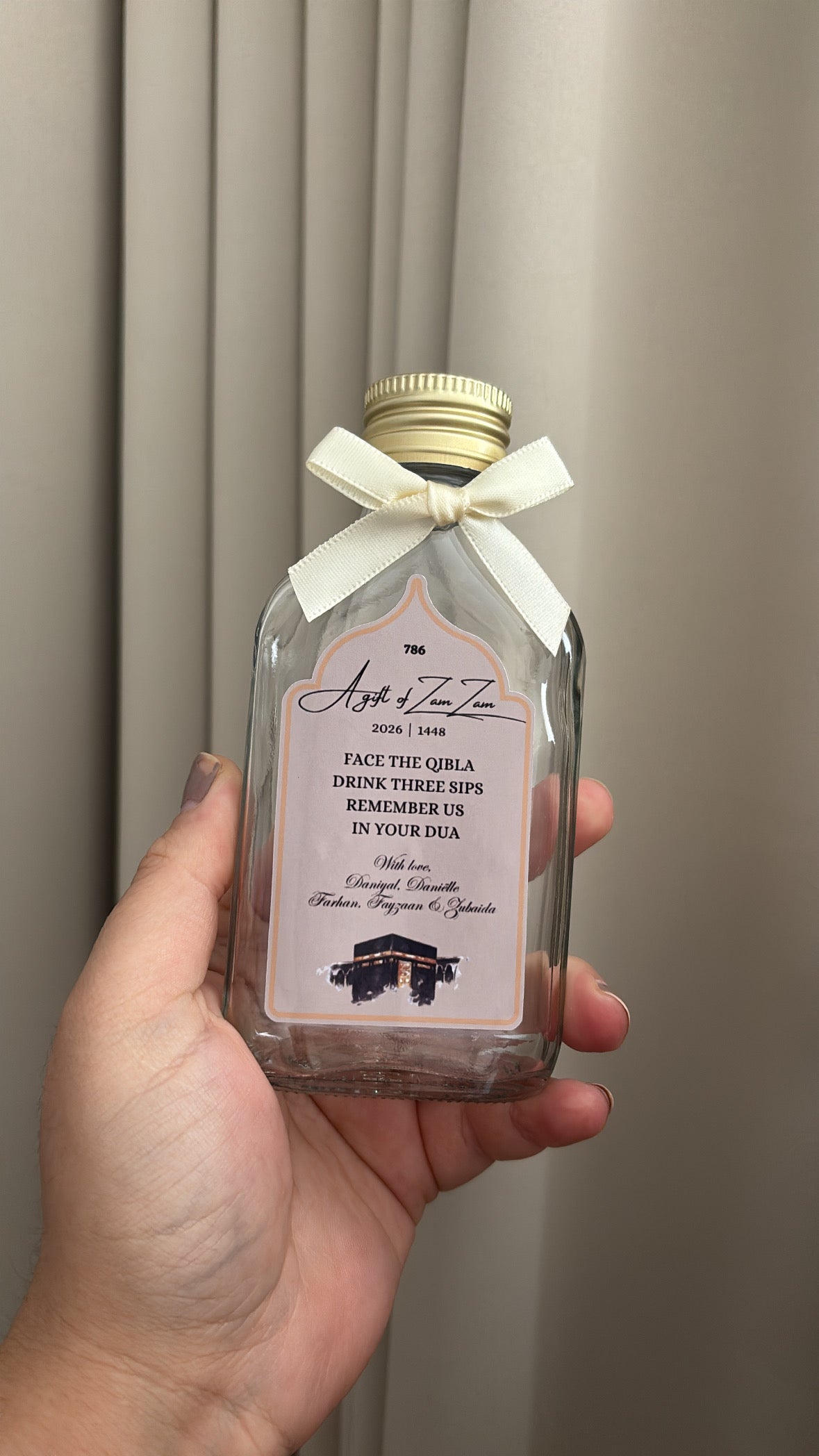 Face the Qibla, drink three sips flesjes 100ML