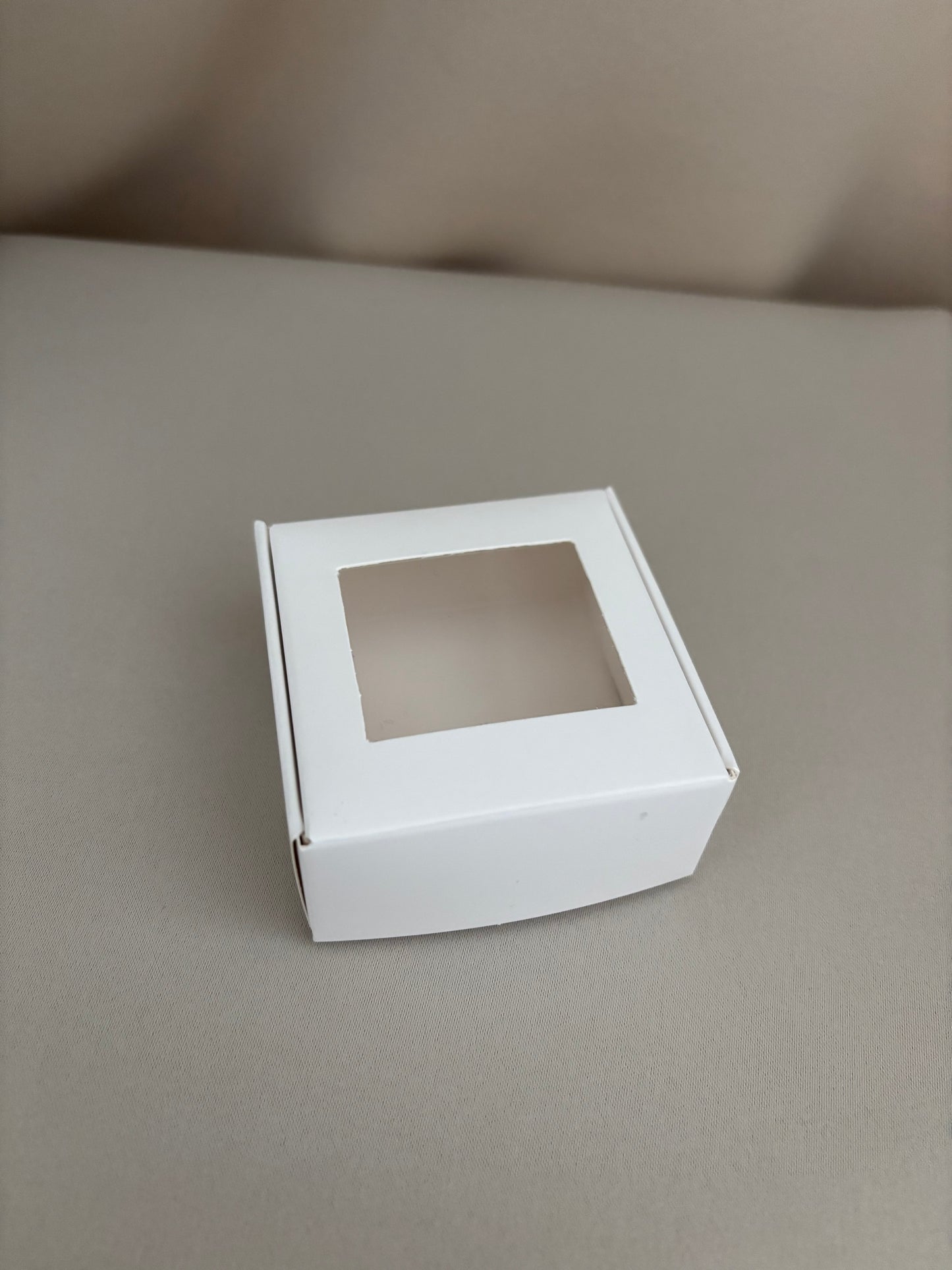 Wit cadeaudoosje met venster