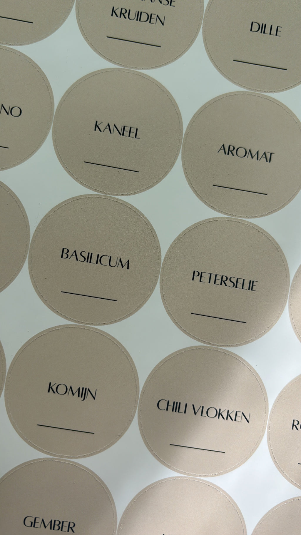 Kruidenlabels rond Alta| beige