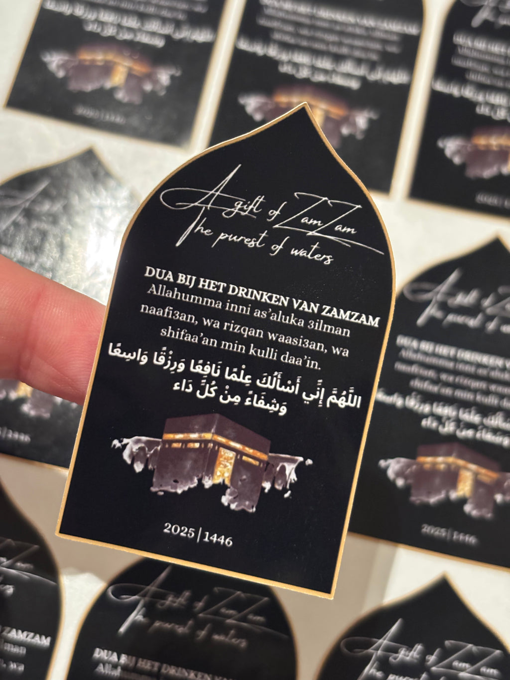 A gift of zamzam stickers zwart met goud