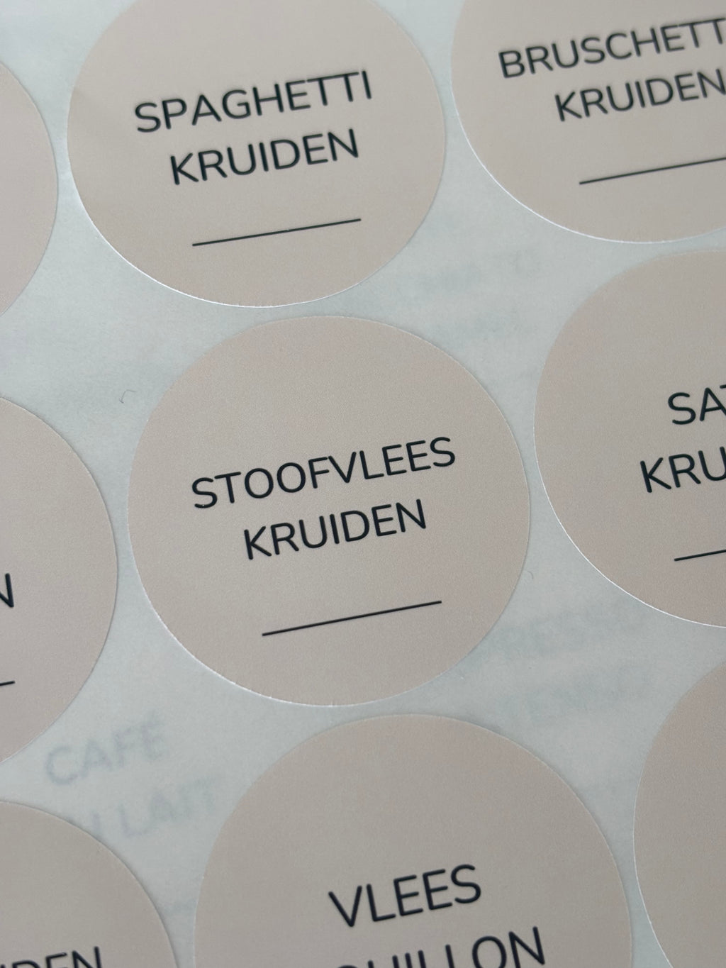 Kruidenlabels rond Nunito | beige
